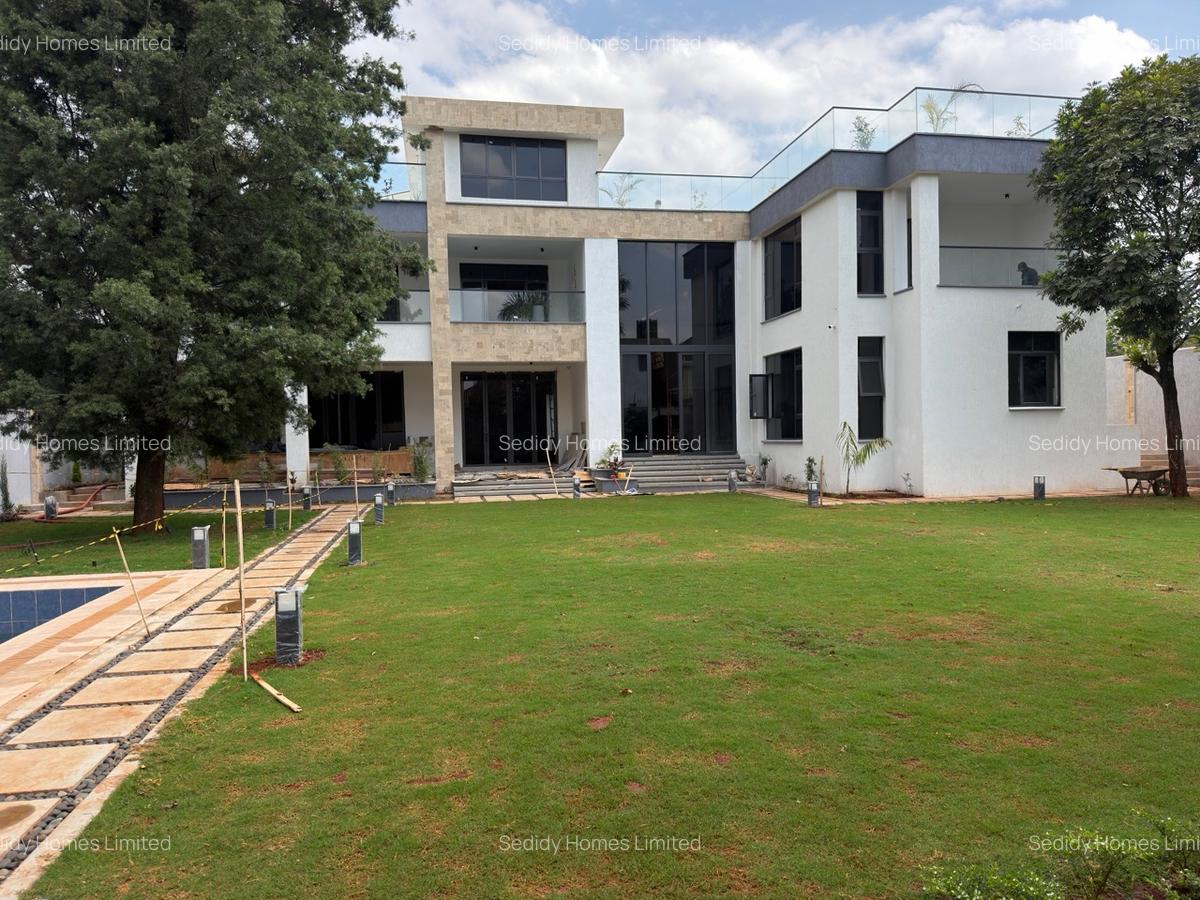 5 Bed Villa with En Suite in Runda - 1