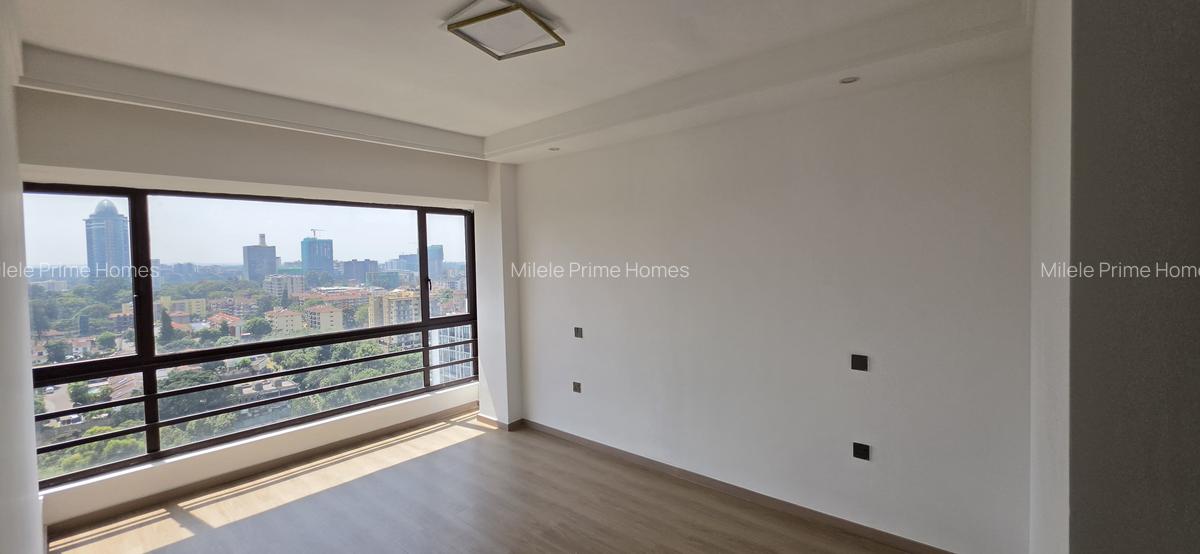 Serviced 3 Bed Apartment with En Suite at Riverside - 13