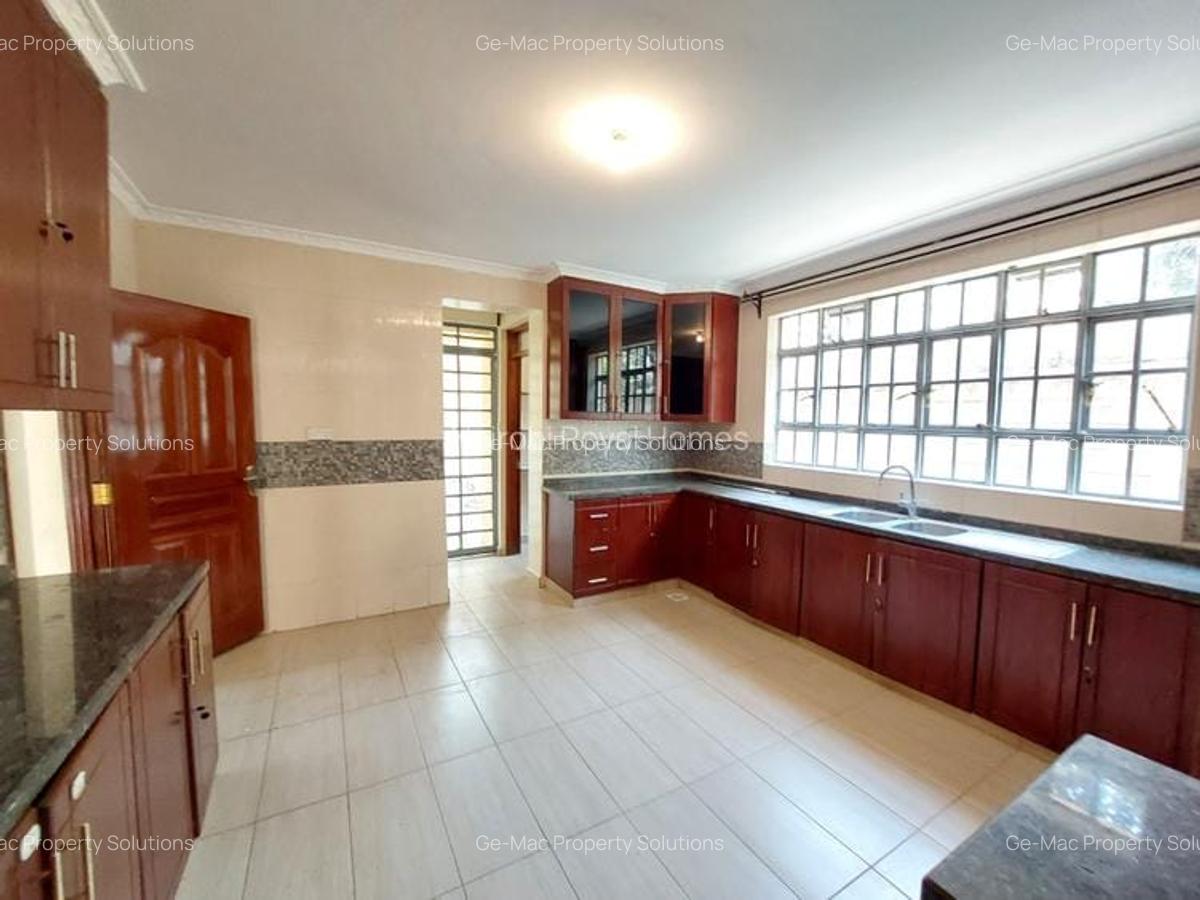 5 Bed Townhouse with En Suite in Lavington - 11