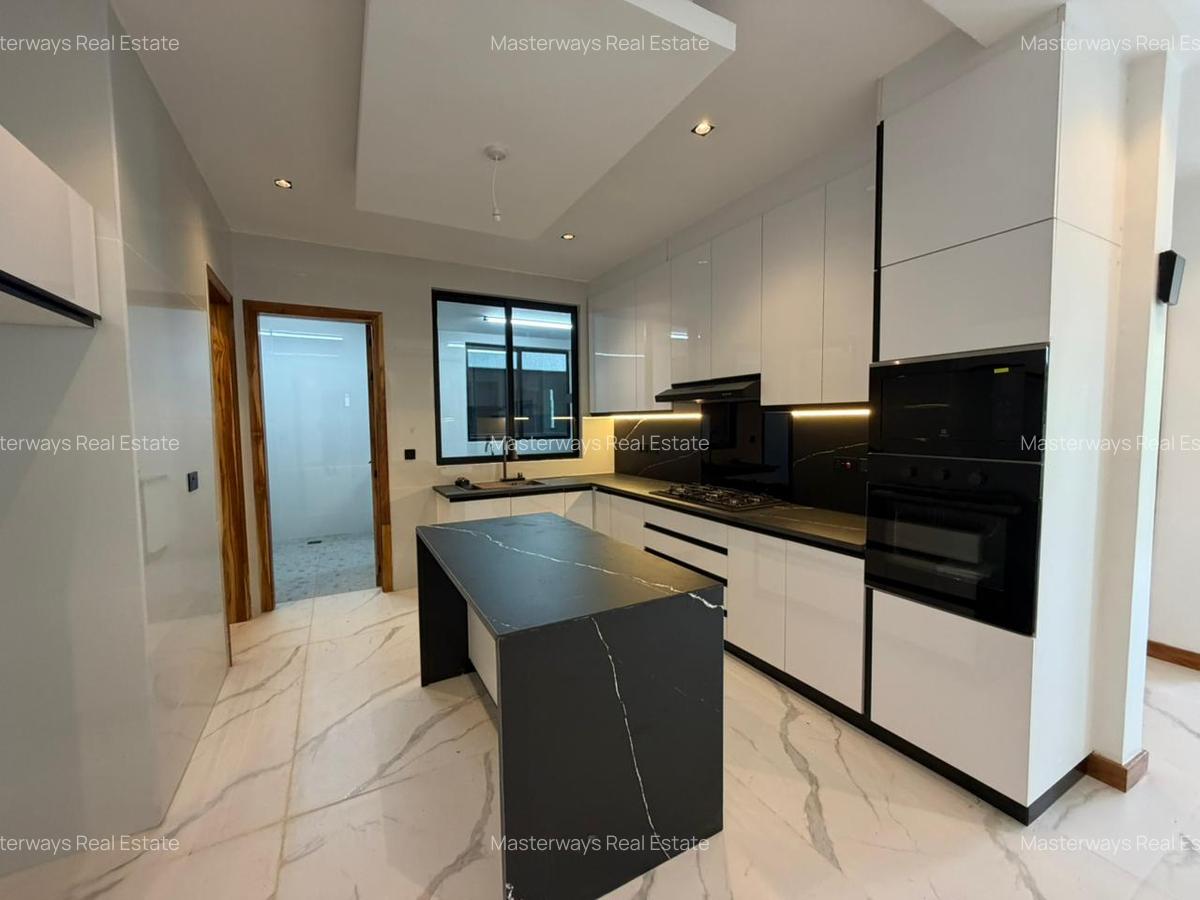 2 Bed Apartment with En Suite at Peponi Road - 4