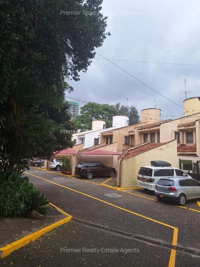 5 Bed Villa with En Suite at Rhapta Road - 13
