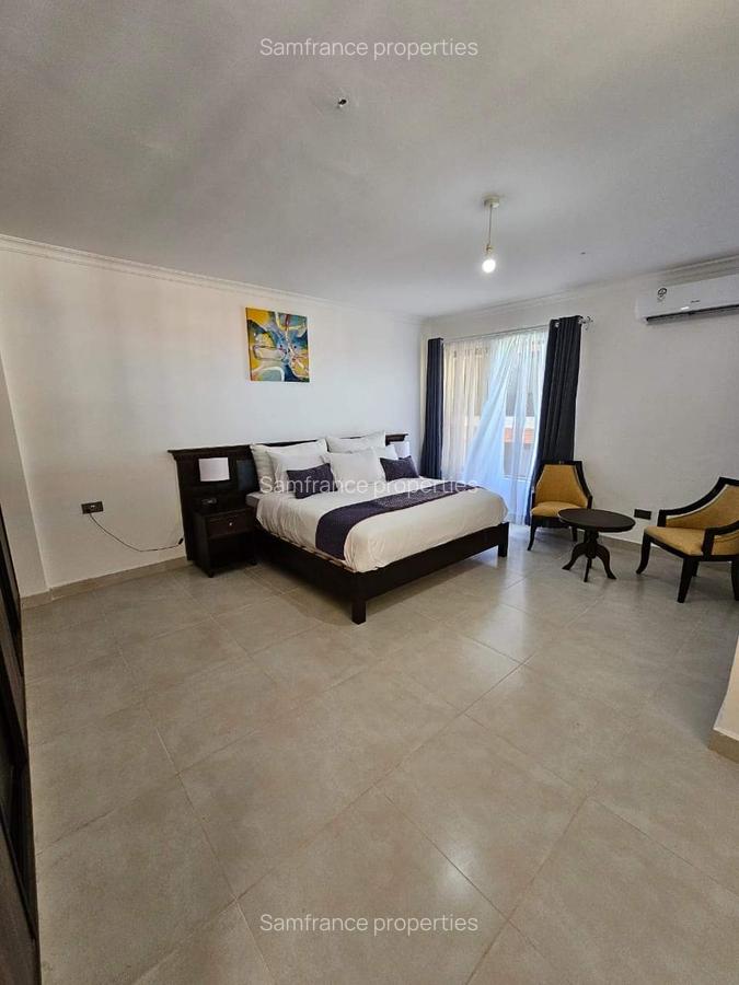 Serviced 3 Bed Apartment with En Suite at Moyne Drive - 8