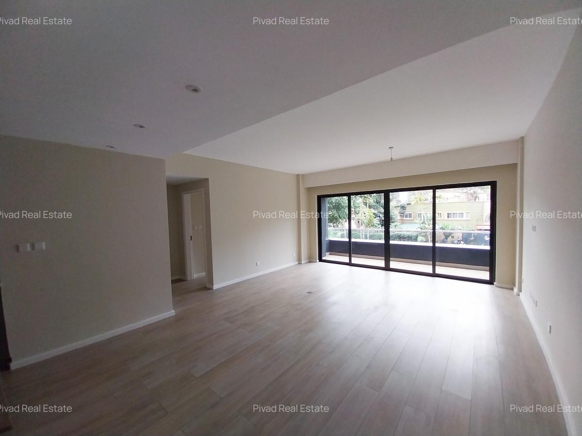2 Bed Apartment with Swimming Pool in Riverside - 4