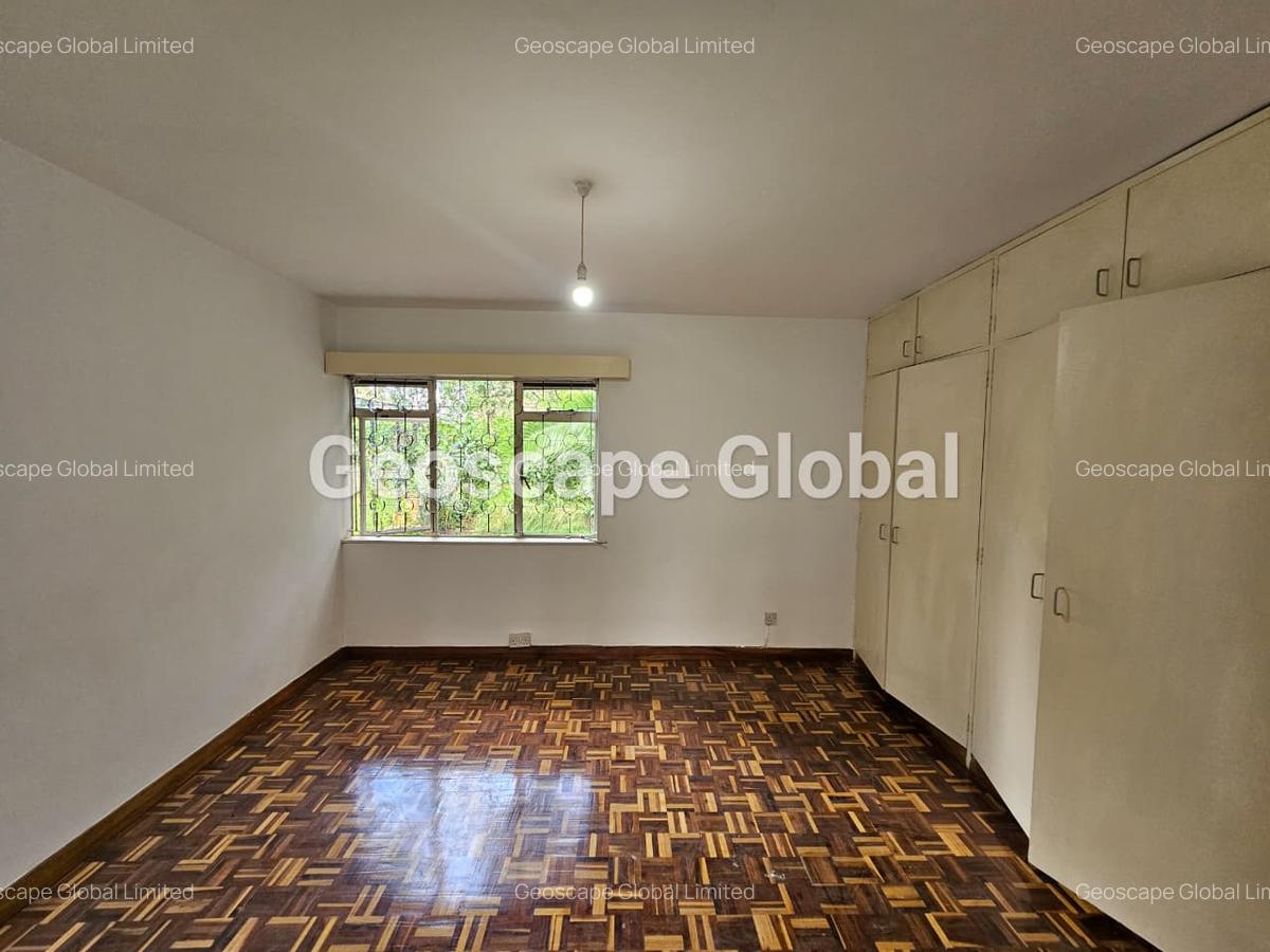 4 Bed House with En Suite in Lavington - 7