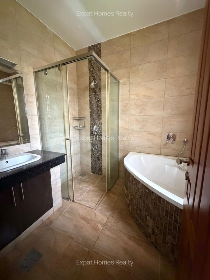 5 Bed Townhouse with En Suite in Lavington - 9