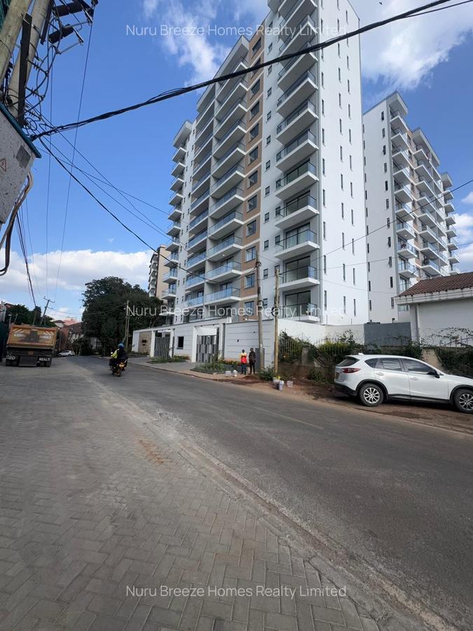 2 Bed Apartment with En Suite in Brookside - 10