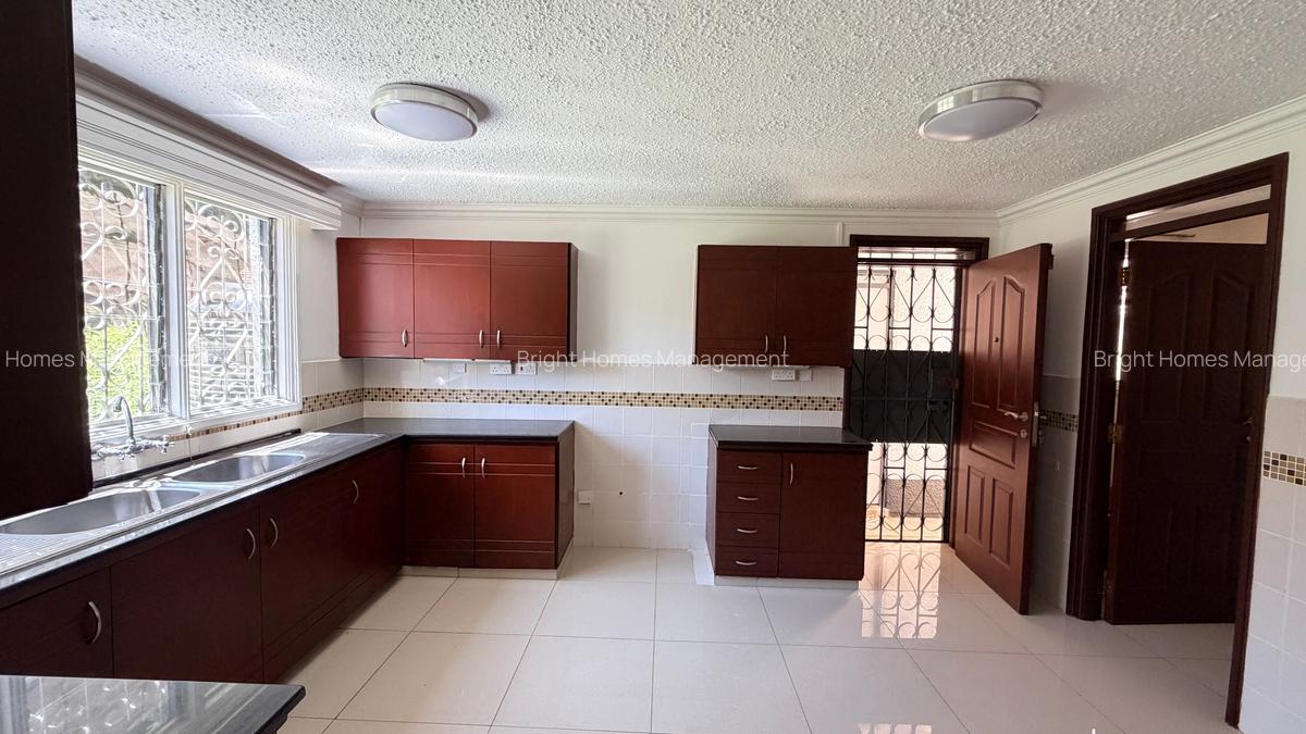 4 Bed Townhouse with En Suite in Muthaiga - 18