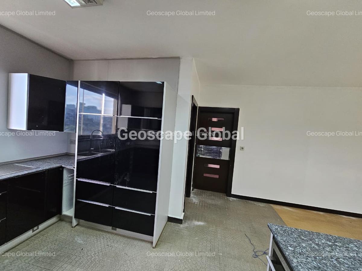 3 Bed Apartment with En Suite in Riverside - 7