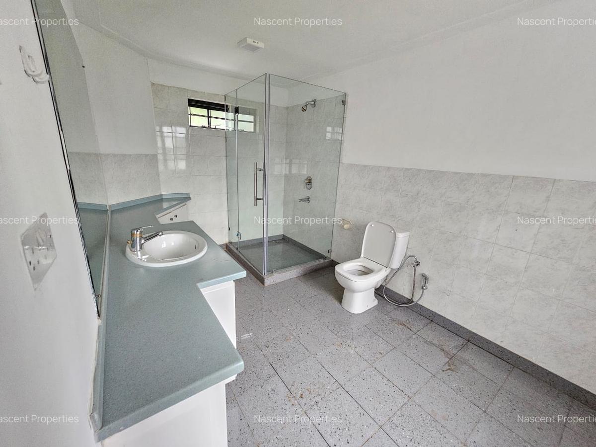 4 Bed House with En Suite in Nyari - 12