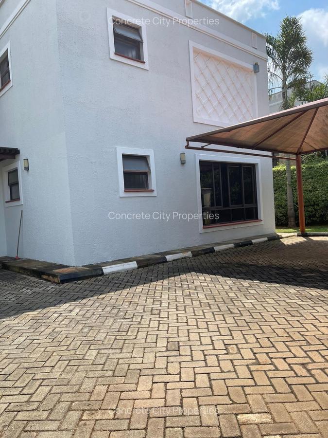 5 Bed Townhouse with Garden in Lavington - 1