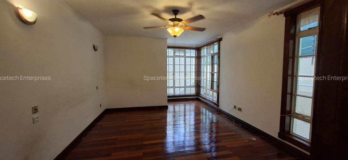 4 Bed Townhouse with En Suite in Kyuna - 16