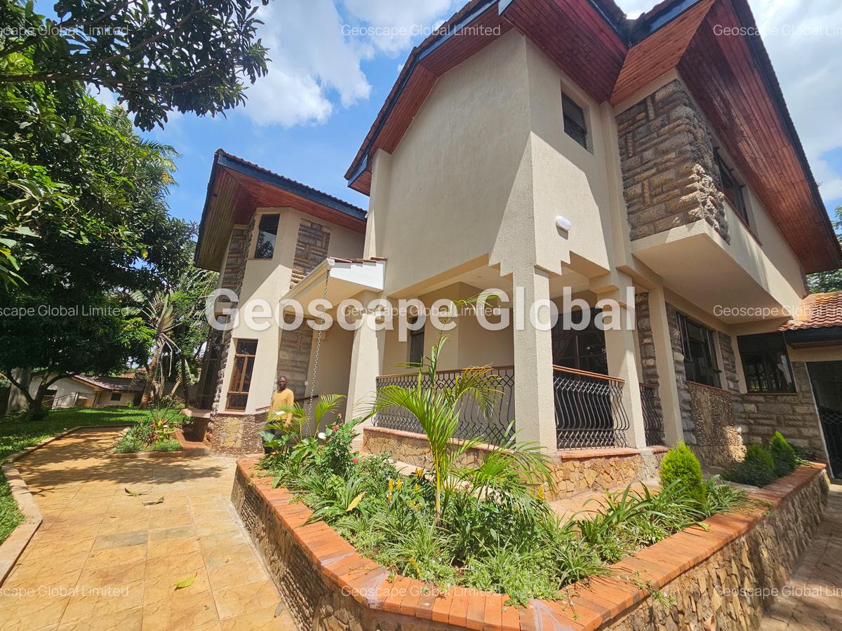 5 Bed House with En Suite in Runda - 14