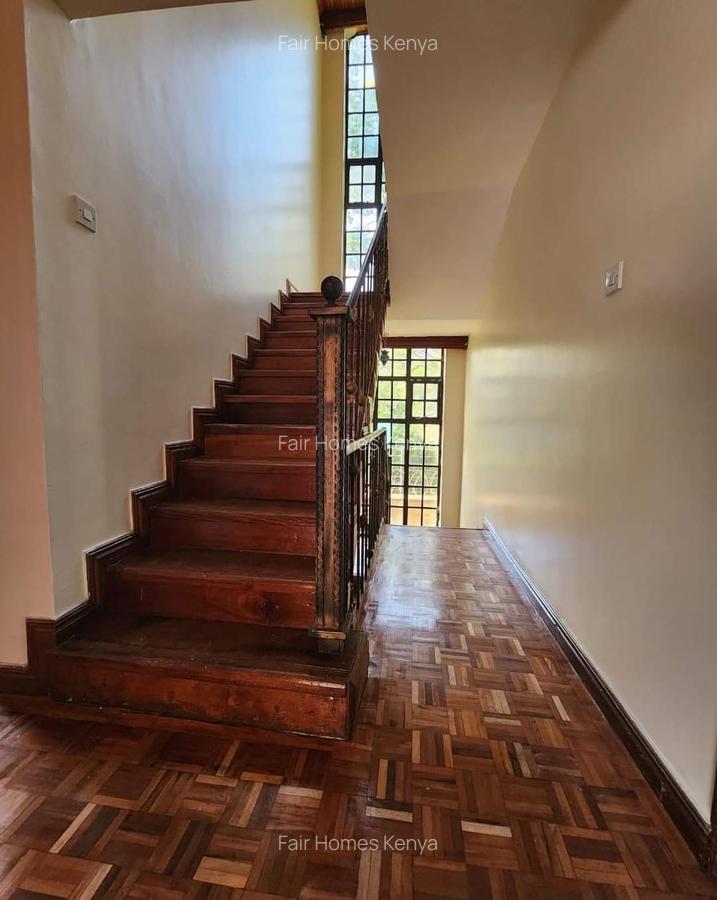 5 Bed Townhouse with En Suite at Hatheru Road - 5