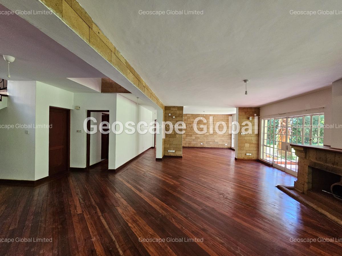 5 Bed House with En Suite in Rosslyn - 7