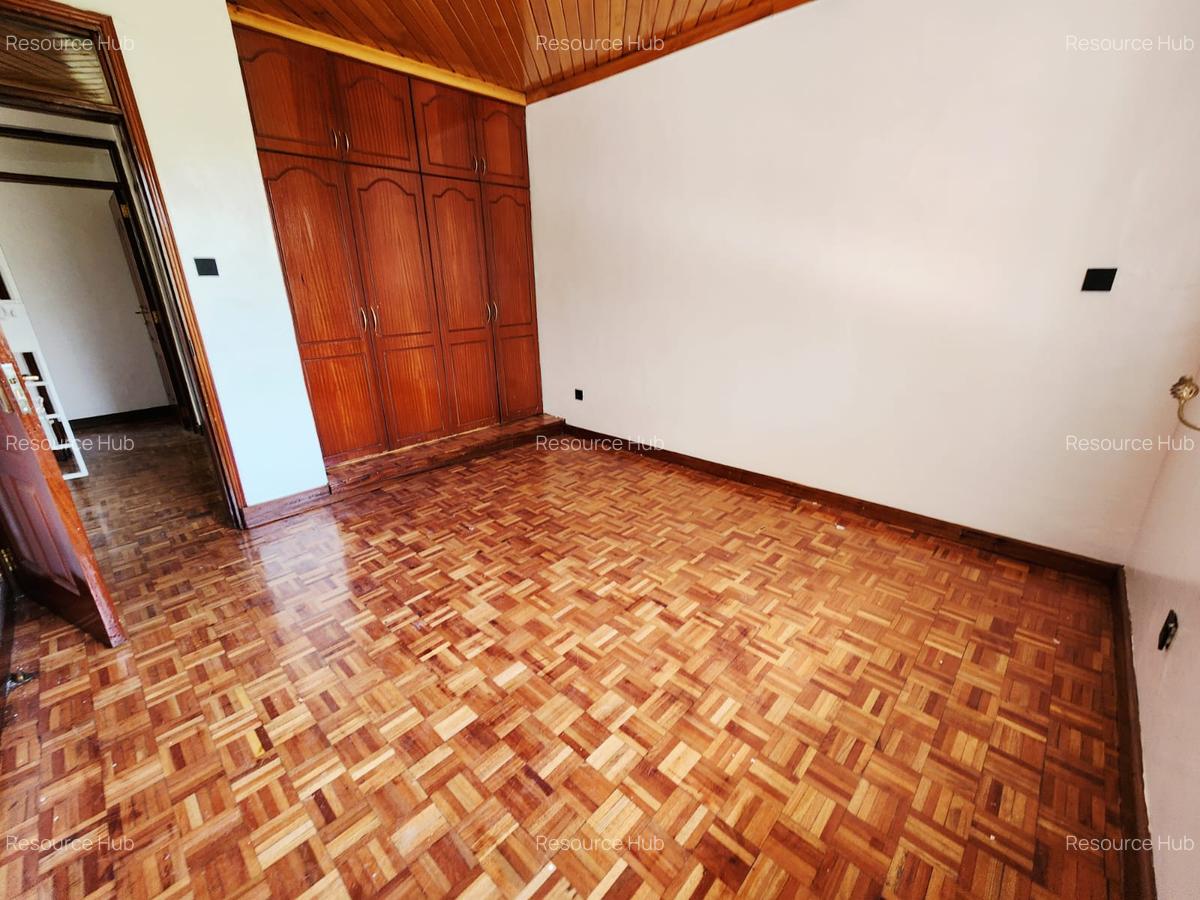 4 Bed Townhouse with En Suite at Lavington - 17