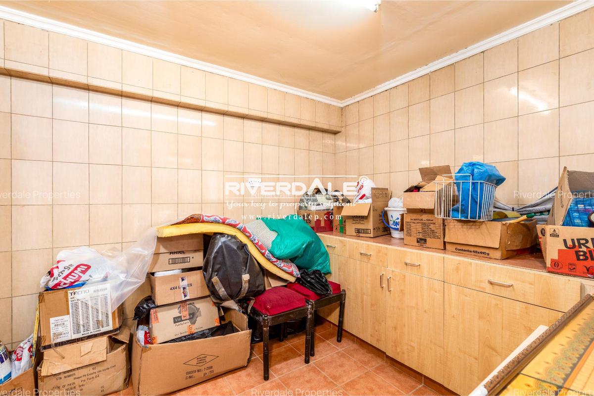 5 Bed Townhouse with En Suite in South B - 8