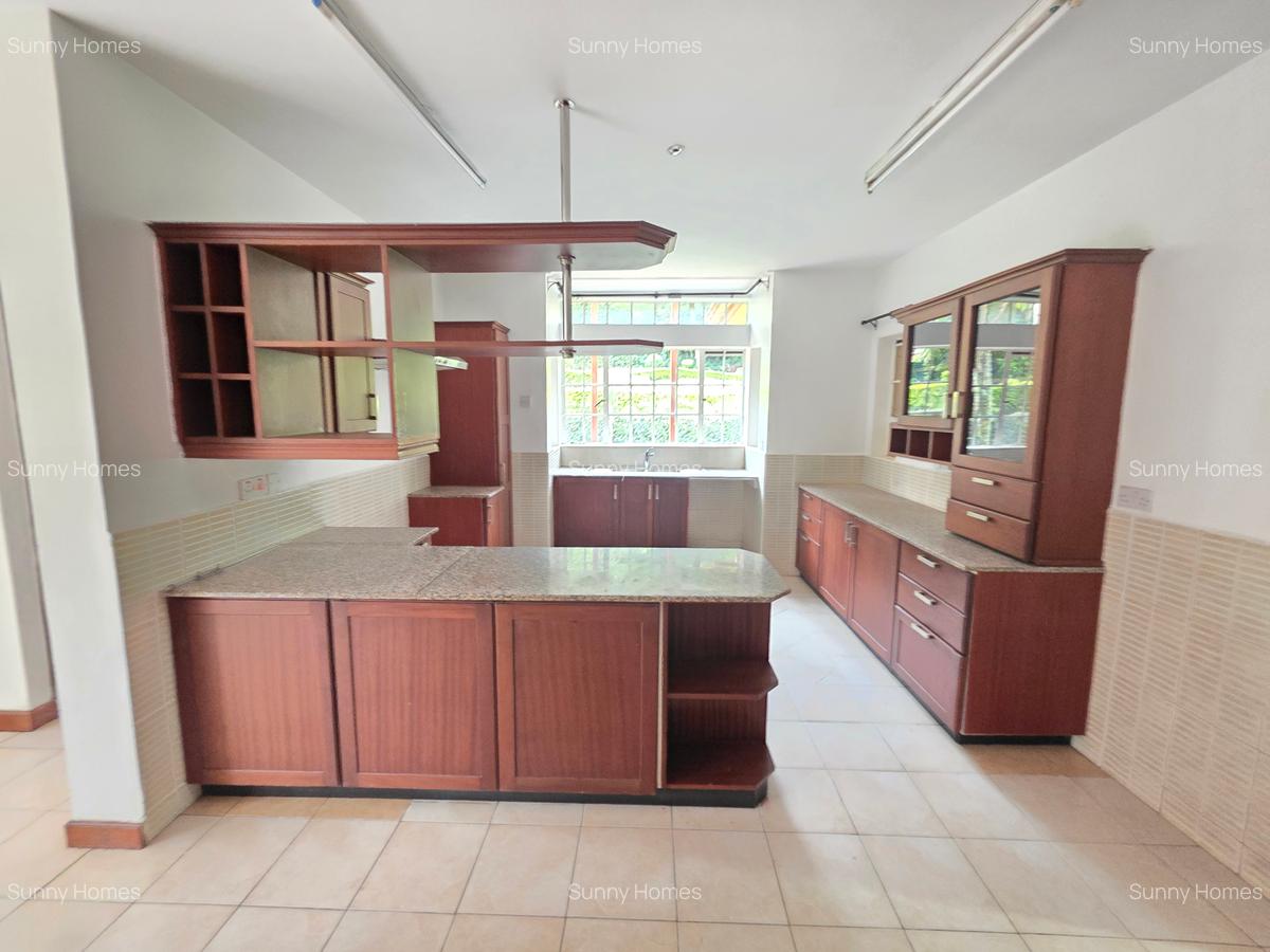 5 Bed Townhouse with En Suite at Rossylin Lone Tree - 4