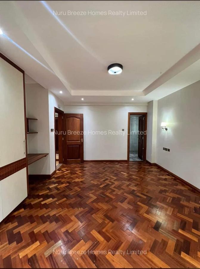 4 Bed Apartment with En Suite in Riverside - 10