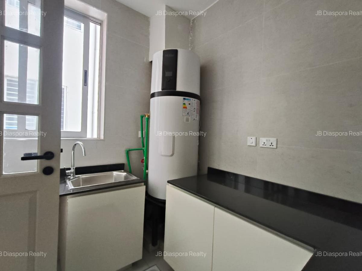 4 Bed Apartment with En Suite in General Mathenge - 13