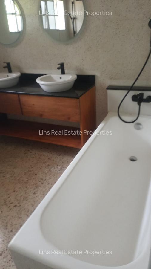 4 Bed House with En Suite in Gigiri - 16