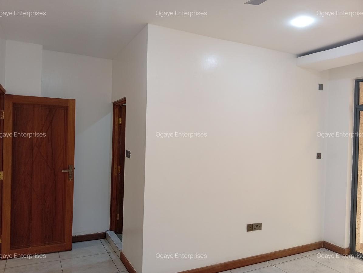 3 Bed Apartment with En Suite at Bombolulu - 5