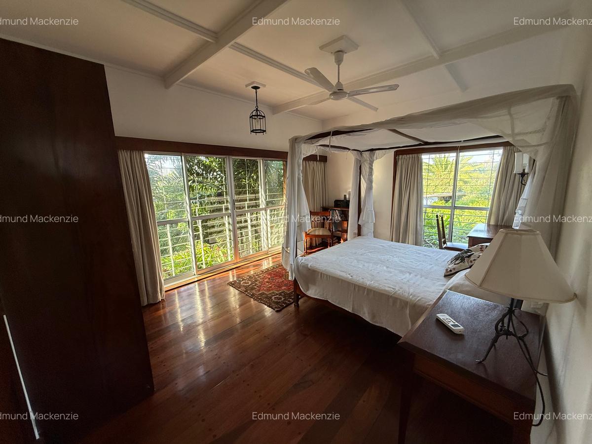 Serviced 2 Bed Apartment with En Suite at Ras Kisauni Road - 3