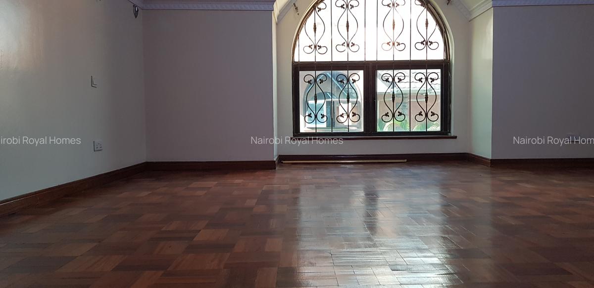 5 Bed Townhouse with En Suite at Lavington Road - 16