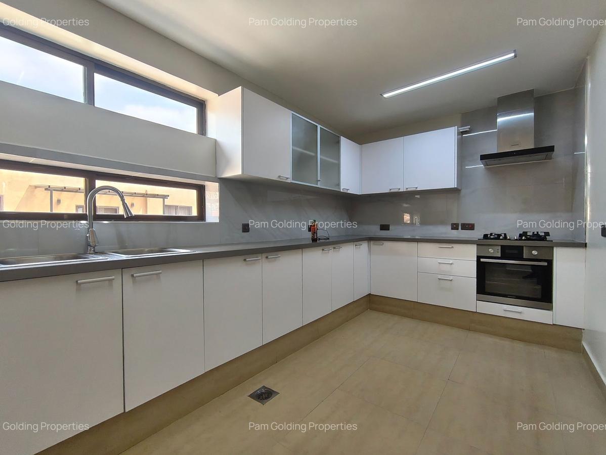 3 Bed Apartment with En Suite in Lavington - 4