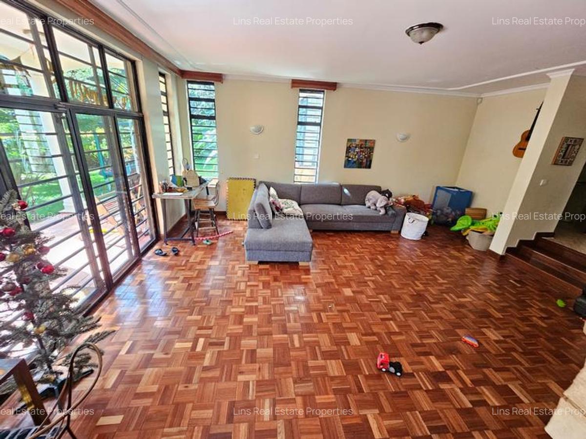 4 Bed Townhouse with En Suite in Rosslyn - 16