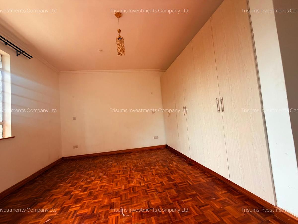 5 Bed House with En Suite in Runda - 9