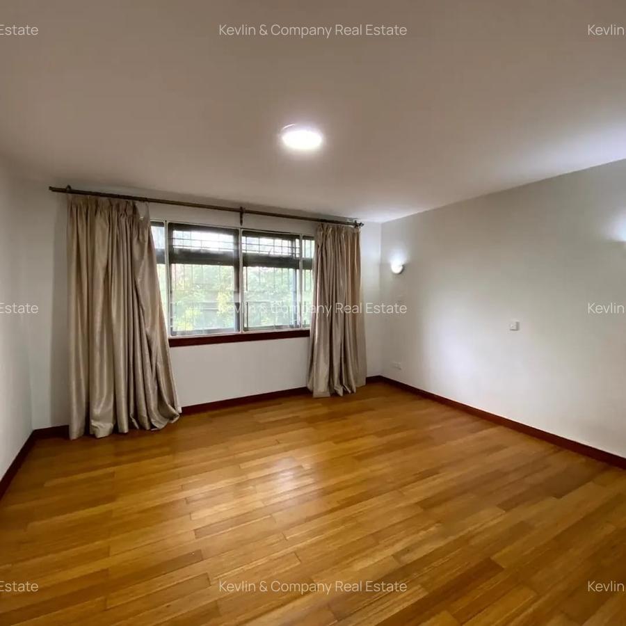 5 Bed Villa with En Suite in Spring Valley - 11