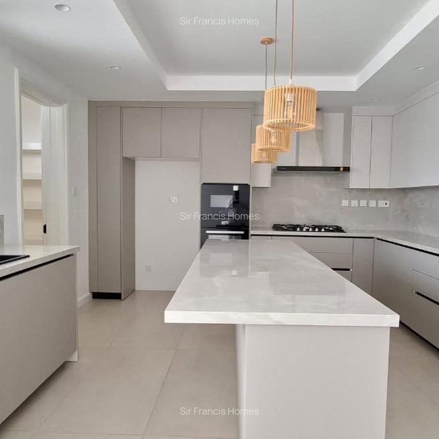 4 Bed House with En Suite in Westlands Area - 12