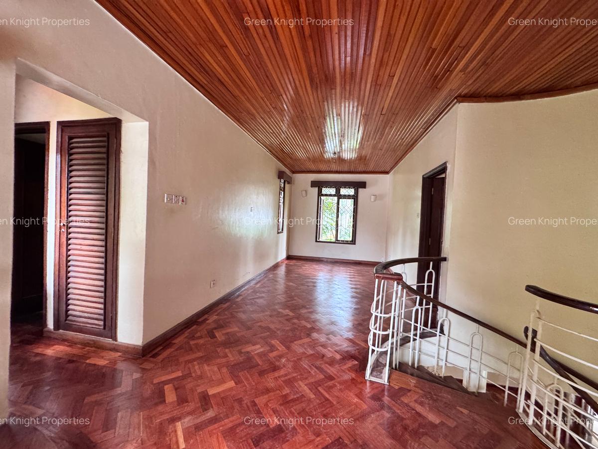 4 Bed House with En Suite in Lavington - 8