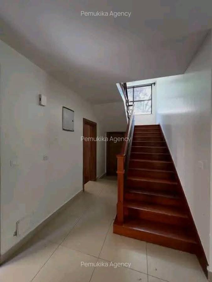 5 Bed Townhouse with En Suite in Lavington - 8