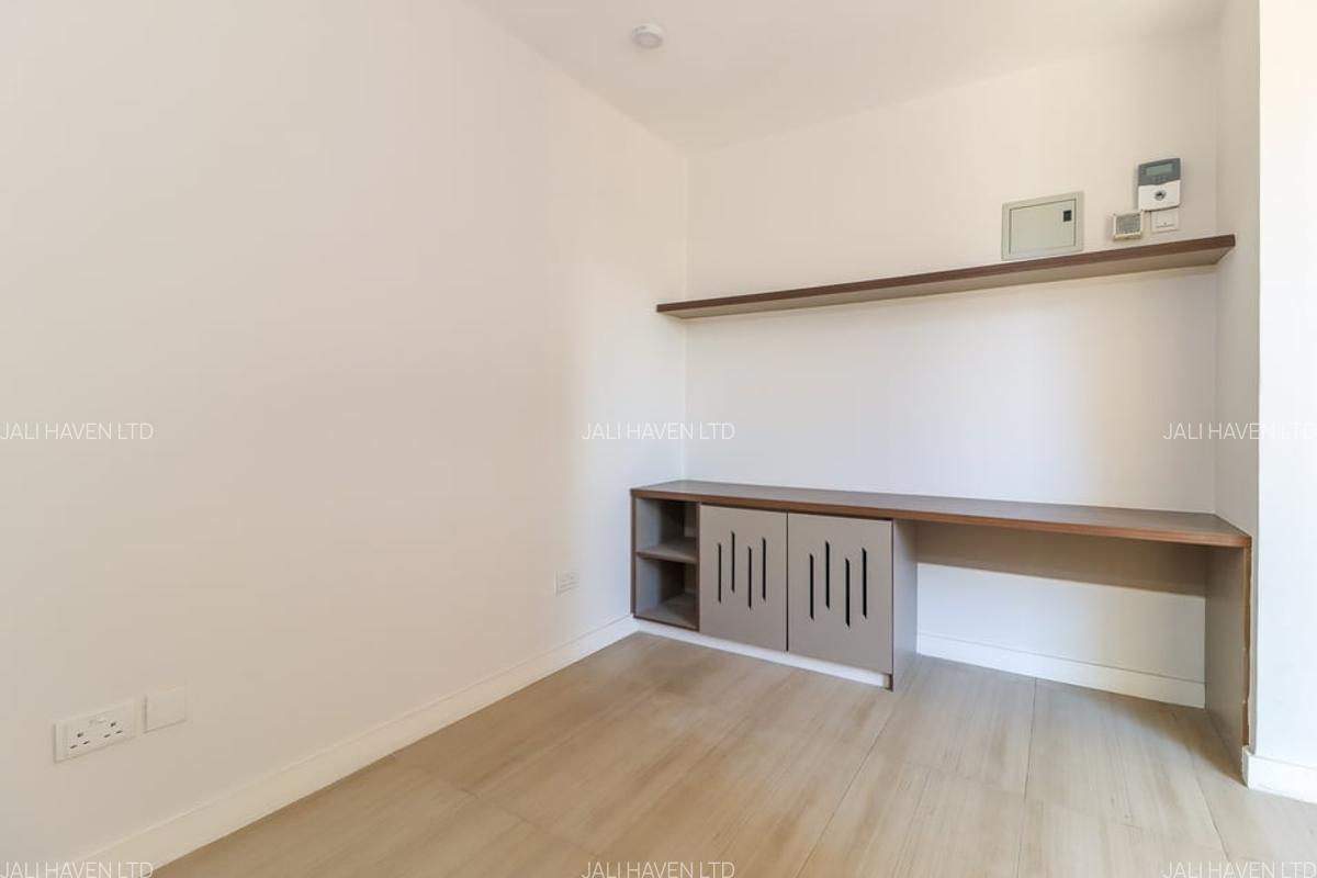 4 Bed Villa with En Suite in Lavington - 6
