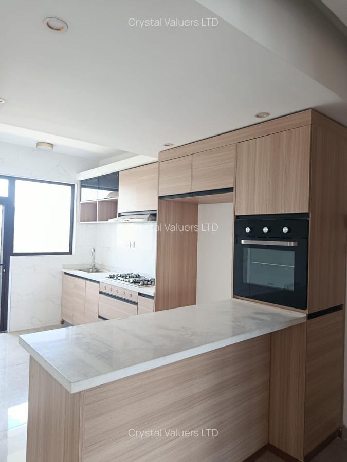 3 Bed Apartment with En Suite in Riverside - 12