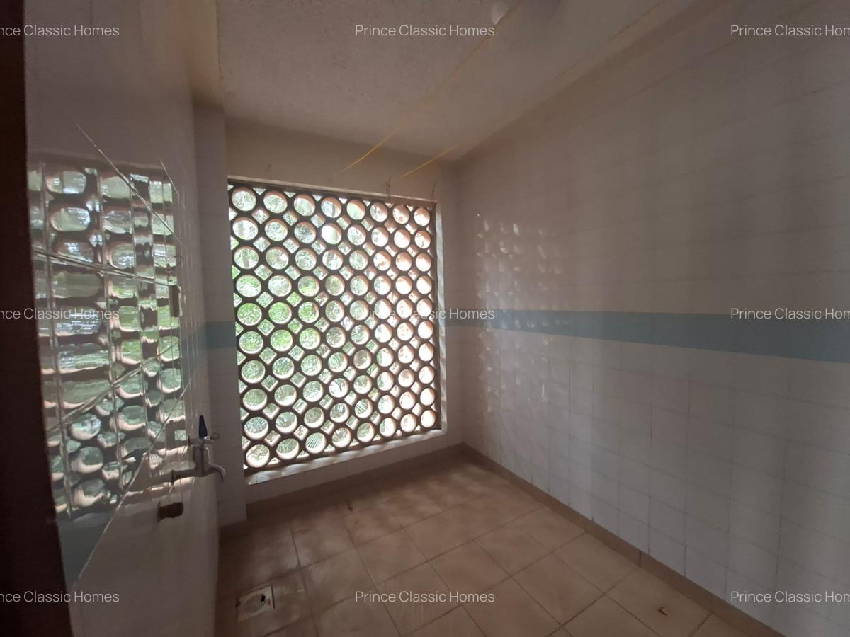 1 Bed Apartment with En Suite in Kilimani - 2