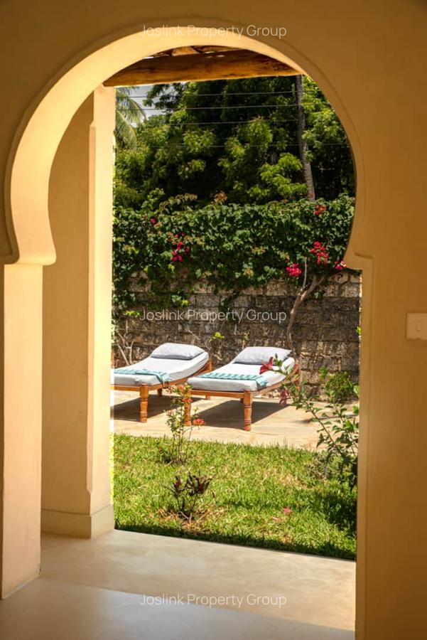 3 Bed Townhouse with En Suite at Greenwood Drive - 5
