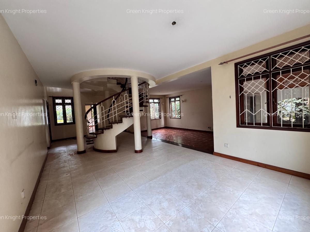 4 Bed House with En Suite in Lavington - 6