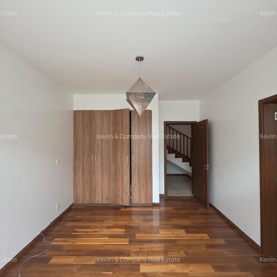 5 Bed Townhouse with En Suite in Lavington - 9
