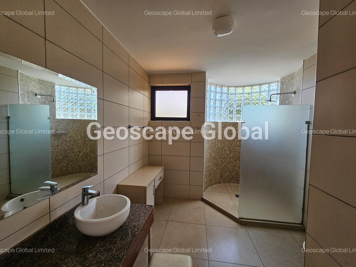 3 Bed Apartment with En Suite in Riverside - 20
