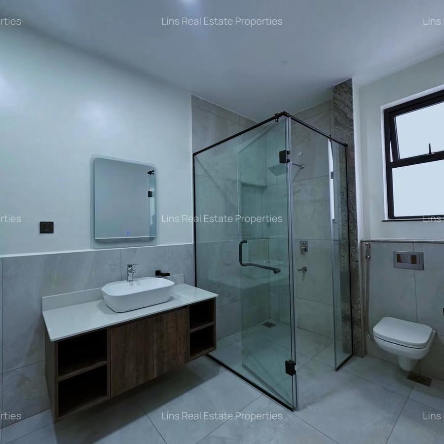 5 Bed Townhouse with En Suite in Lavington - 16