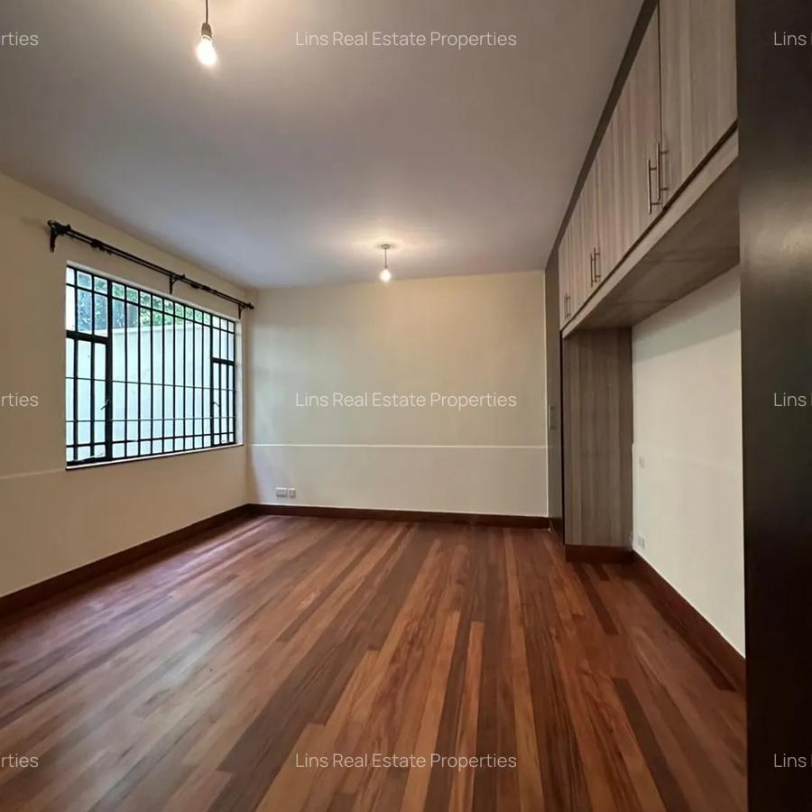 5 Bed Townhouse with En Suite in Lavington - 17