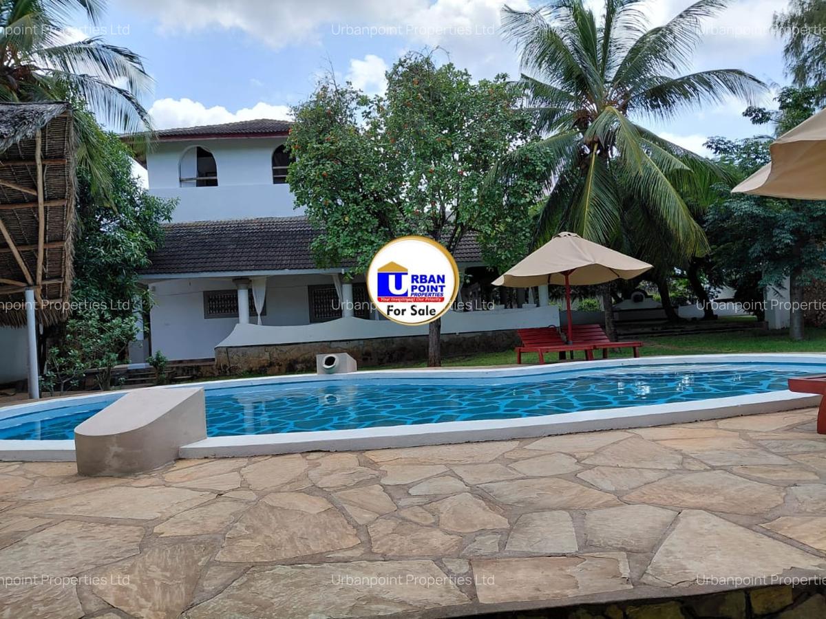 5 Bed Townhouse with En Suite in Malindi - 1