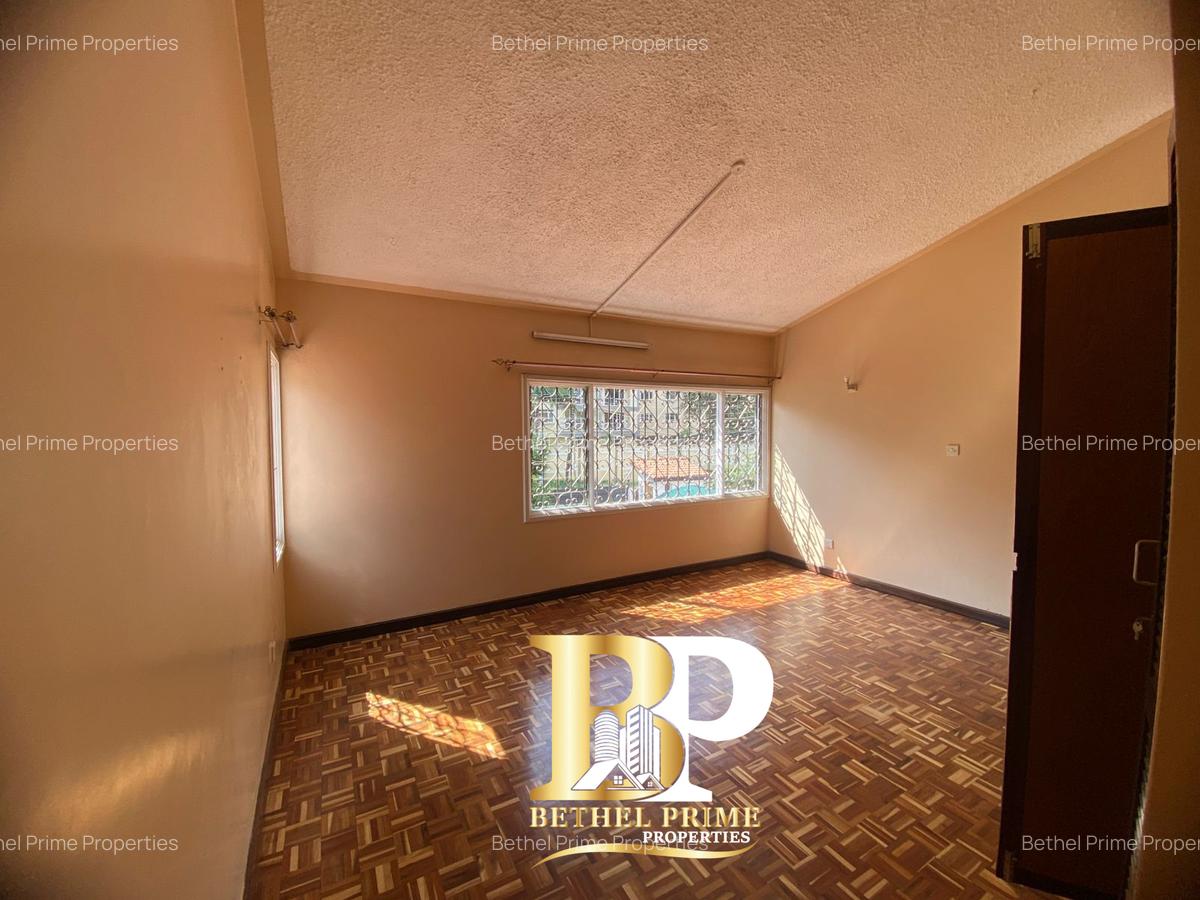 3 Bed Townhouse with Garden in Brookside - 16