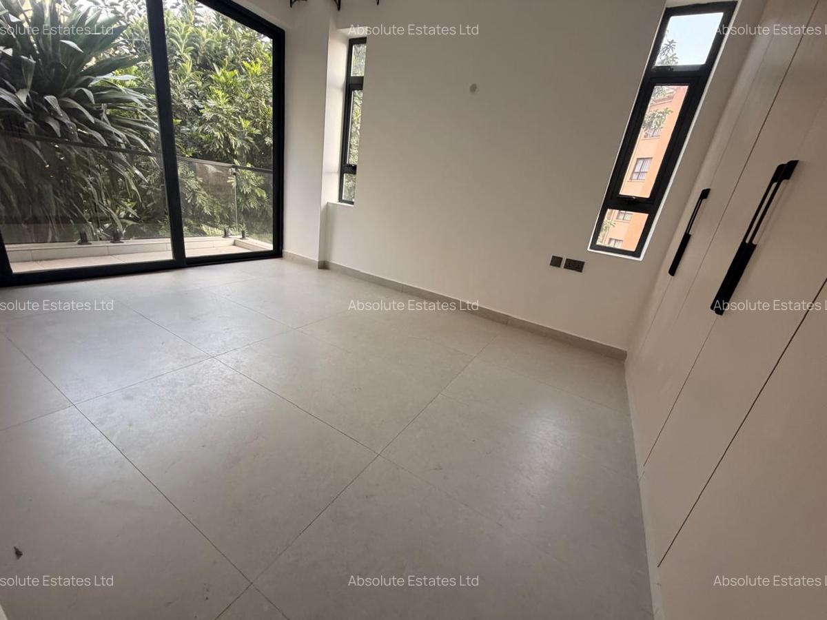2 Bed Apartment with Gym in Brookside - 5