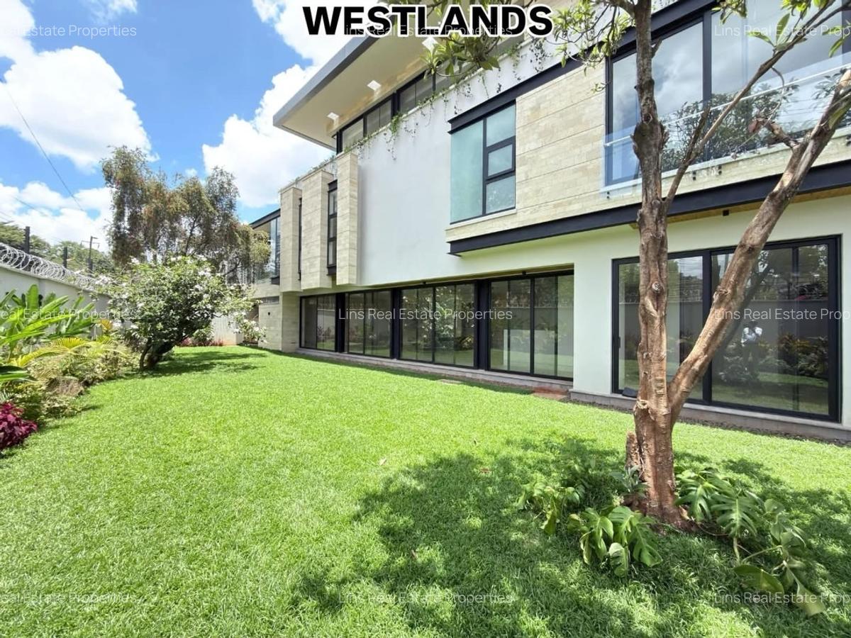 5 Bed Townhouse with En Suite in Kyuna - 1