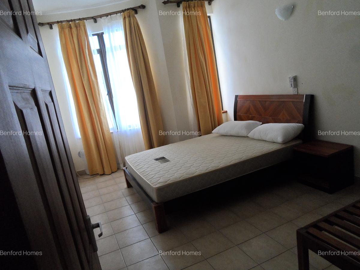 Serviced 3 Bed Apartment with En Suite at Links - 11