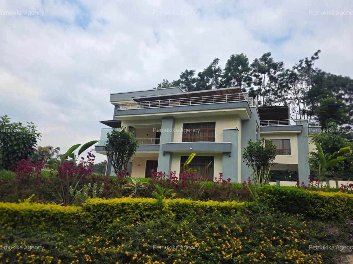 4 Bed Townhouse with En Suite in Rosslyn - 2