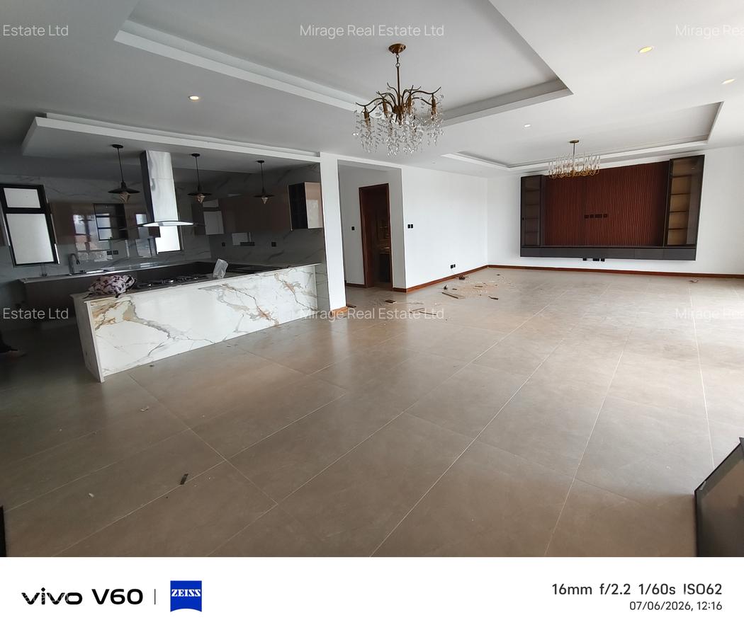 3 Bed Apartment with En Suite in Riverside - 17